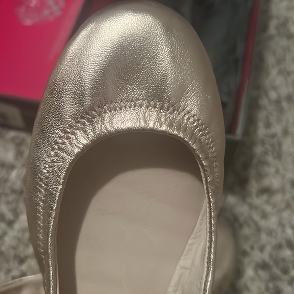 Vince Camuto Ellen Flats NEW size 6.5 rose gold - Picture 6 of 6